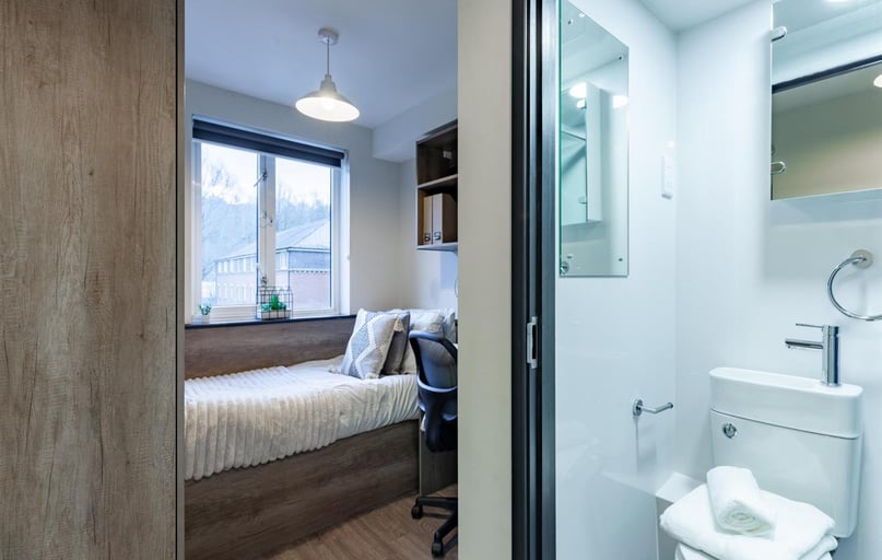 Meanwood Road, Woodhouse, Leeds - Image 1